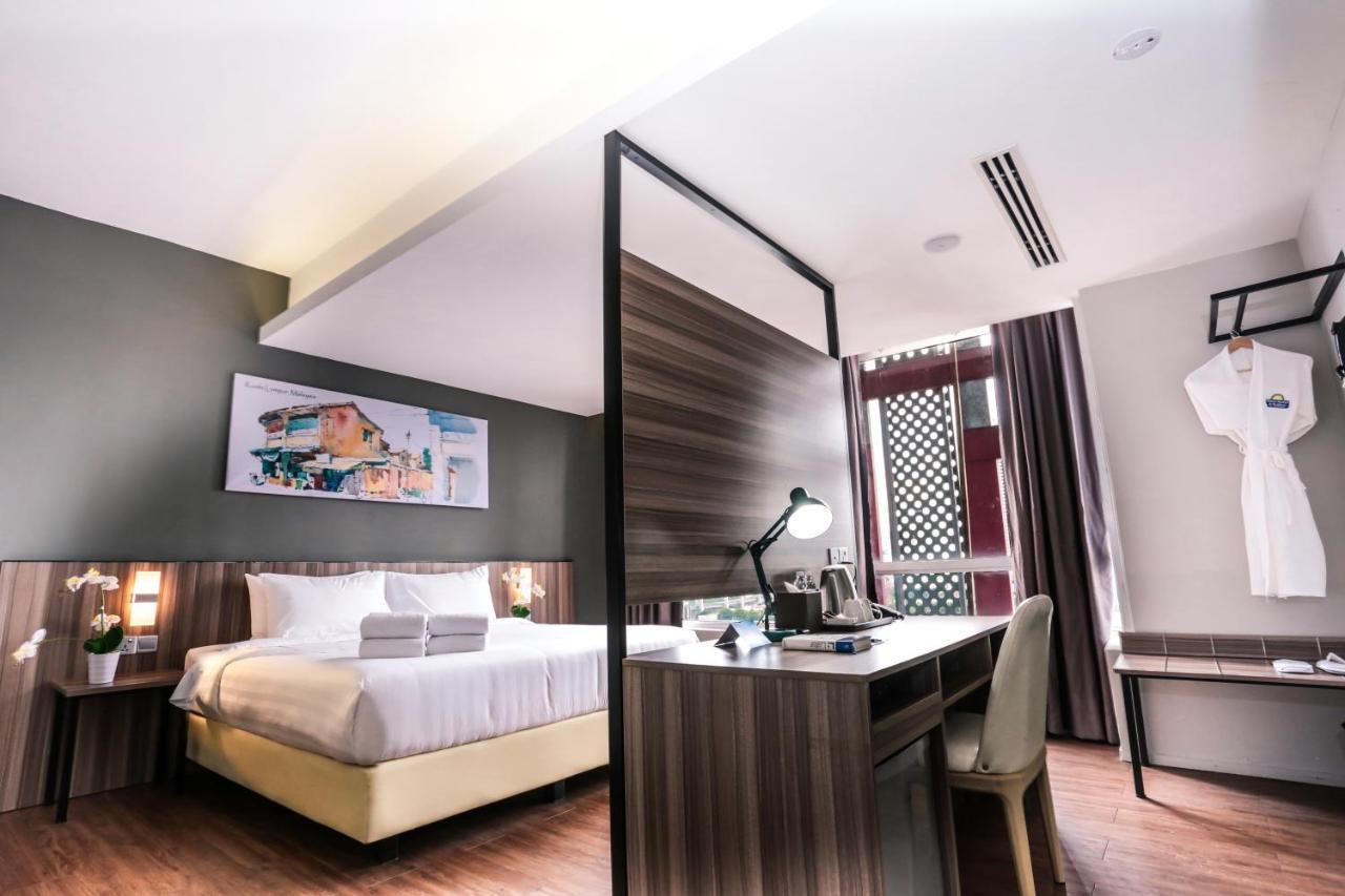 Days Hotel & Suites By Wyndham Kl - Chan Sow Lin Mrt Or Lrt Куала-Лумпур Экстерьер фото