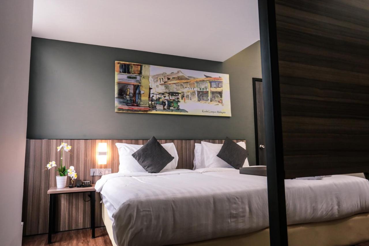 Days Hotel & Suites By Wyndham Kl - Chan Sow Lin Mrt Or Lrt Куала-Лумпур Экстерьер фото