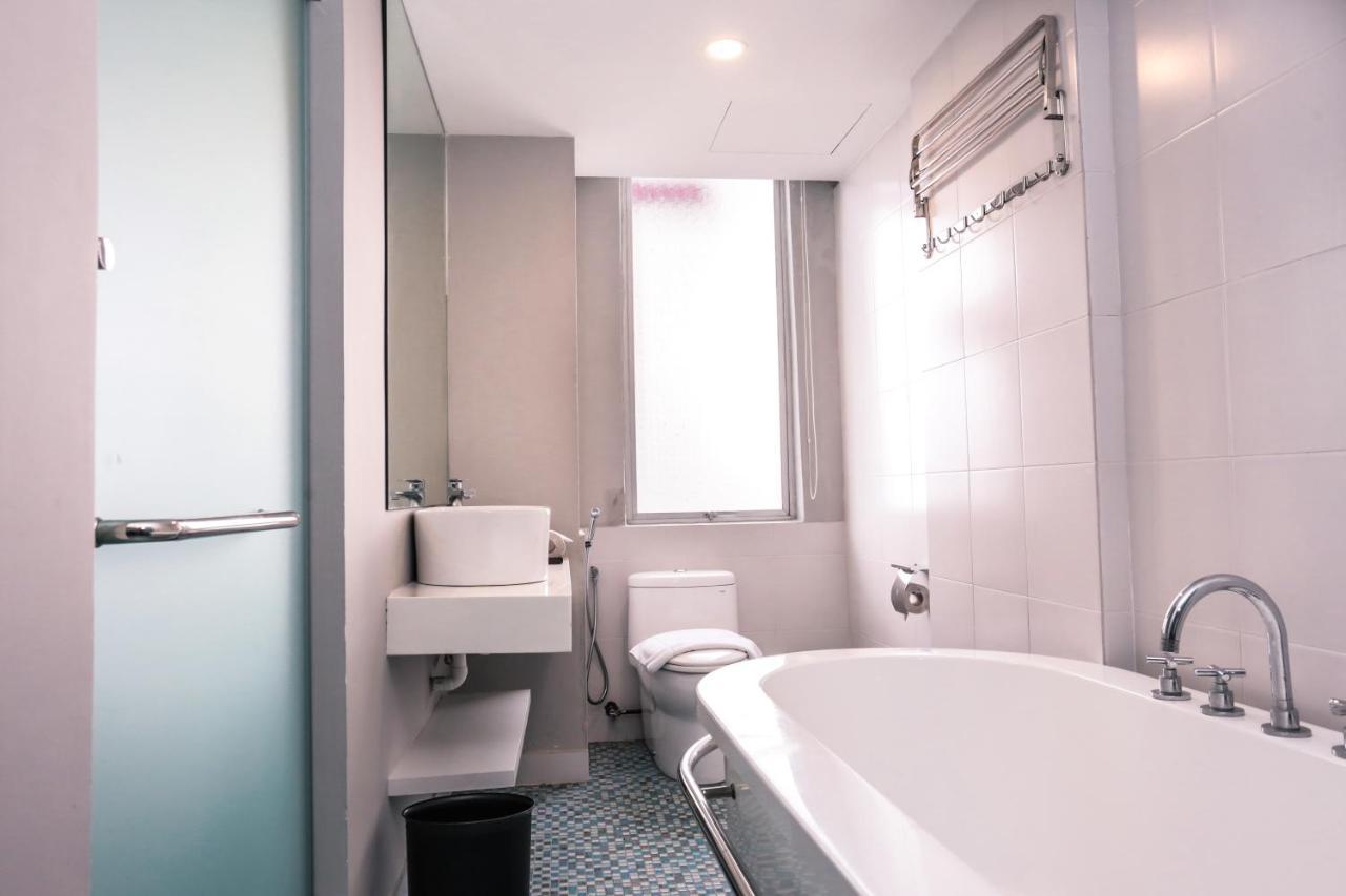 Days Hotel & Suites By Wyndham Kl - Chan Sow Lin Mrt Or Lrt Куала-Лумпур Экстерьер фото
