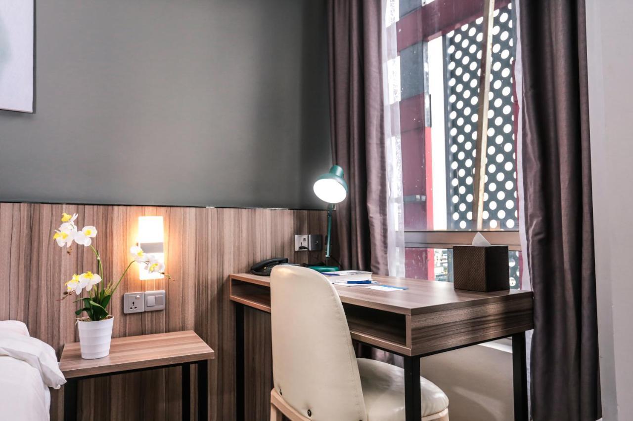 Days Hotel & Suites By Wyndham Kl - Chan Sow Lin Mrt Or Lrt Куала-Лумпур Экстерьер фото