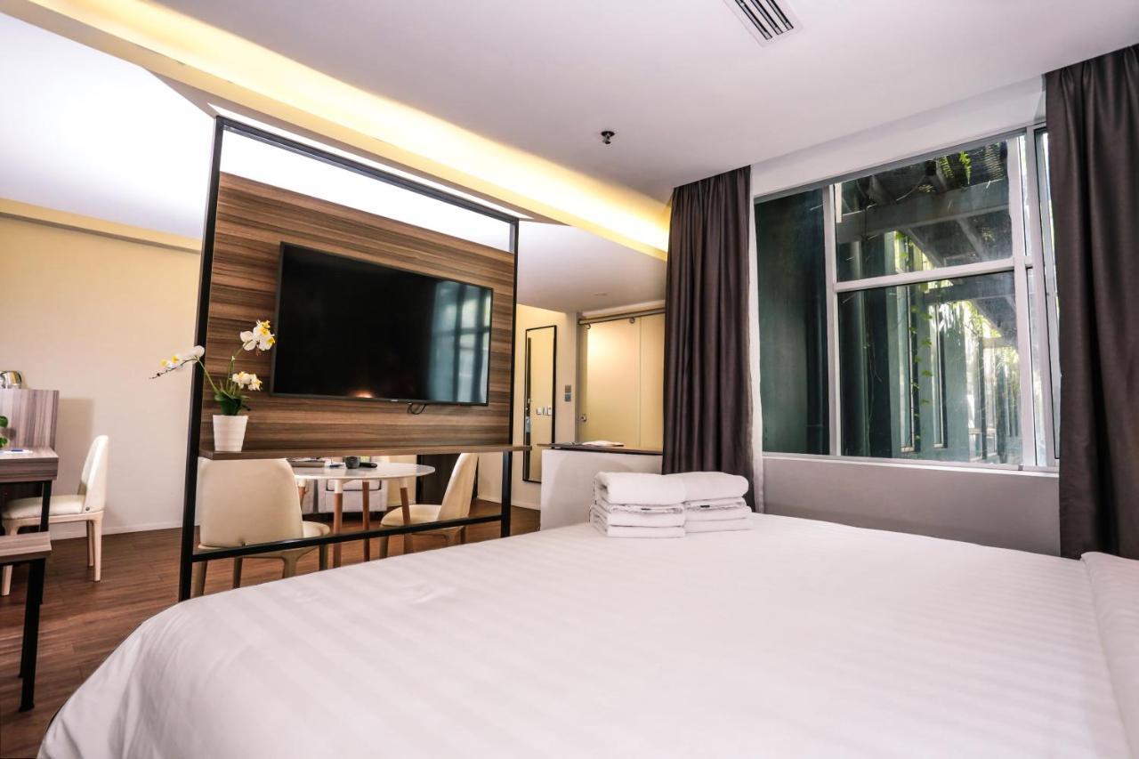 Days Hotel & Suites By Wyndham Kl - Chan Sow Lin Mrt Or Lrt Куала-Лумпур Экстерьер фото