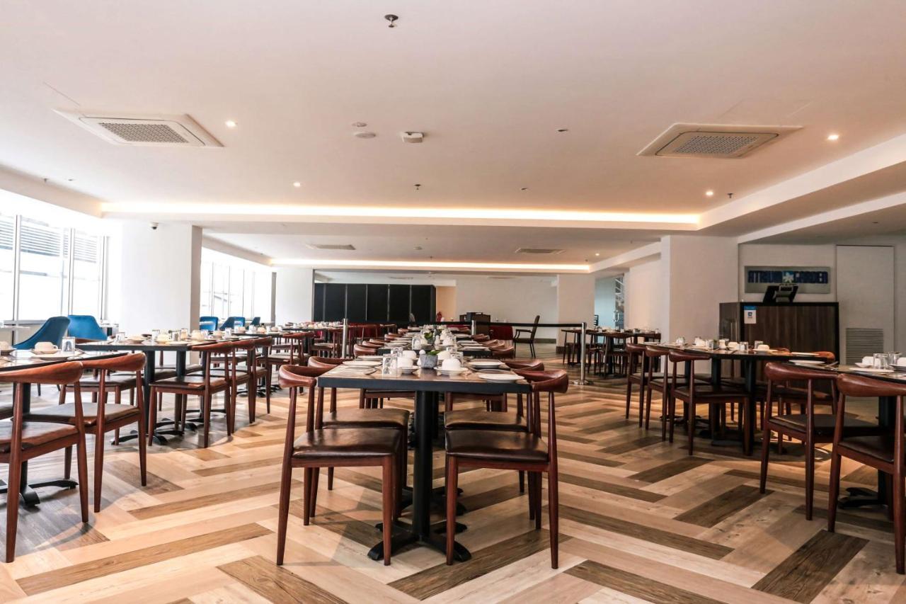 Days Hotel & Suites By Wyndham Kl - Chan Sow Lin Mrt Or Lrt Куала-Лумпур Экстерьер фото