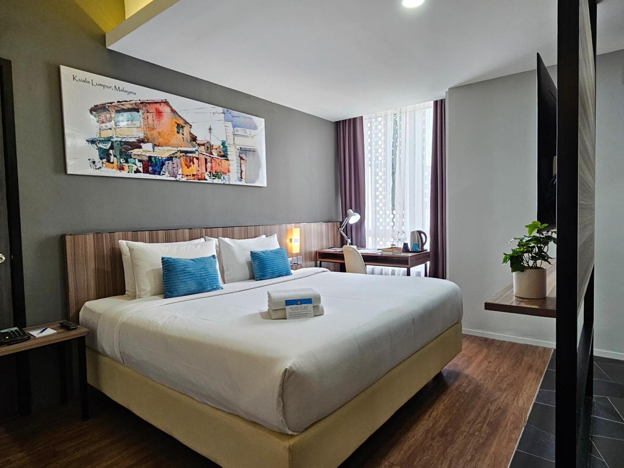 Days Hotel & Suites By Wyndham Kl - Chan Sow Lin Mrt Or Lrt Куала-Лумпур Экстерьер фото