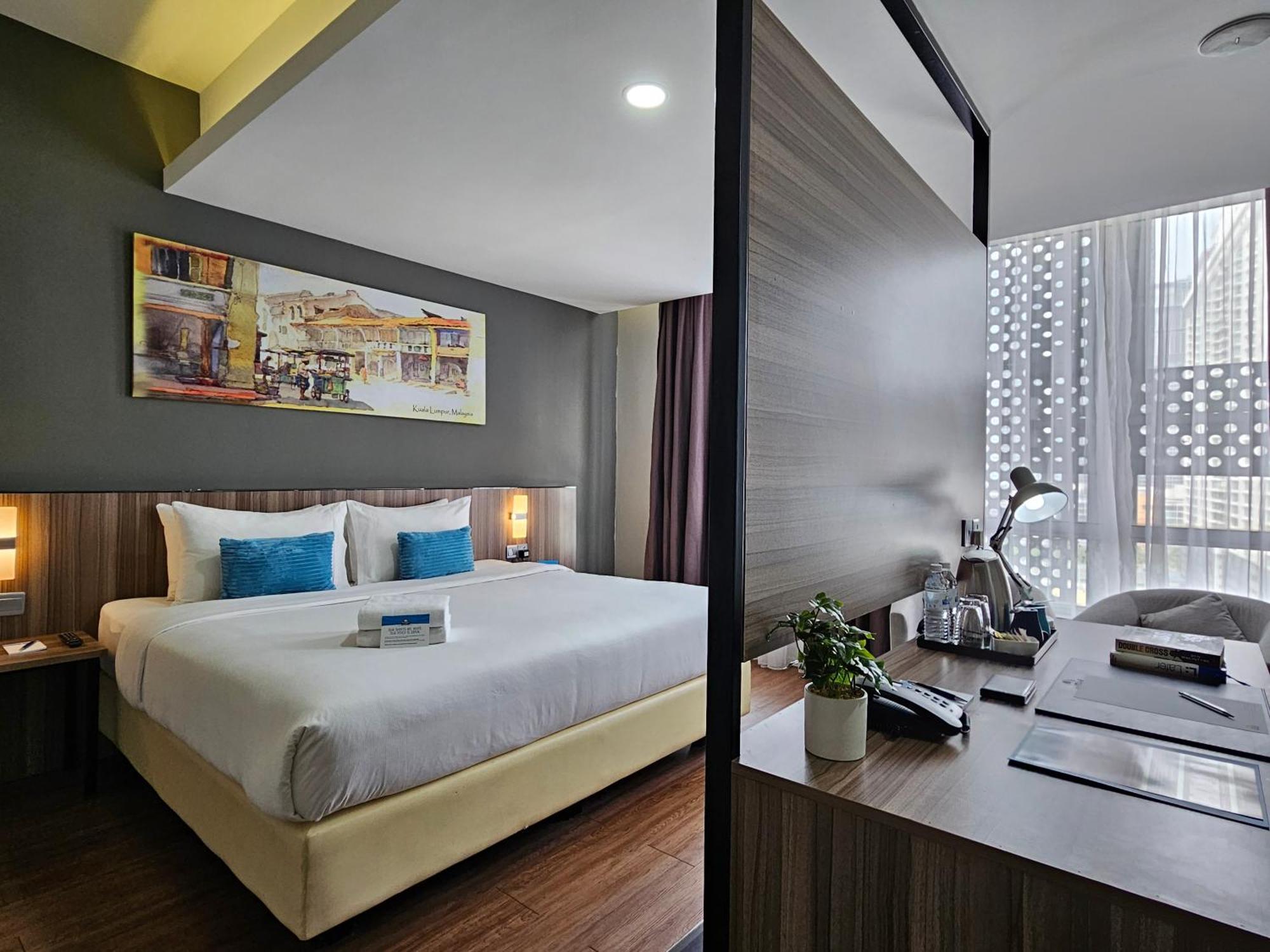 Days Hotel & Suites By Wyndham Kl - Chan Sow Lin Mrt Or Lrt Куала-Лумпур Экстерьер фото