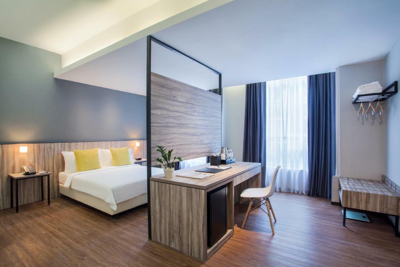 Days Hotel & Suites By Wyndham Kl - Chan Sow Lin Mrt Or Lrt Куала-Лумпур Экстерьер фото